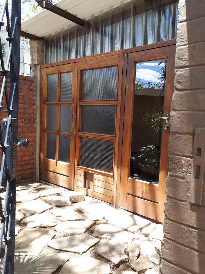 Bed and Breakfast Puccini House Windhoek Exterior foto